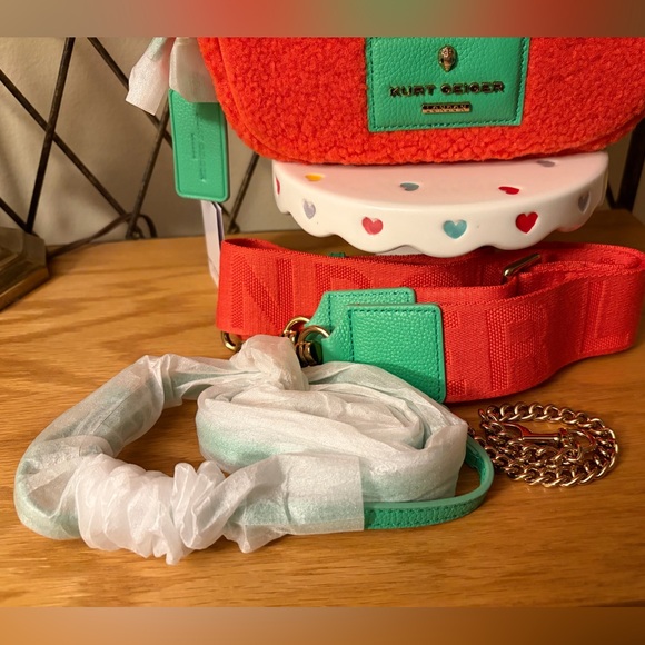 Kurt Geiger Fleece Camera Bag NWT - Picture 4 of 10